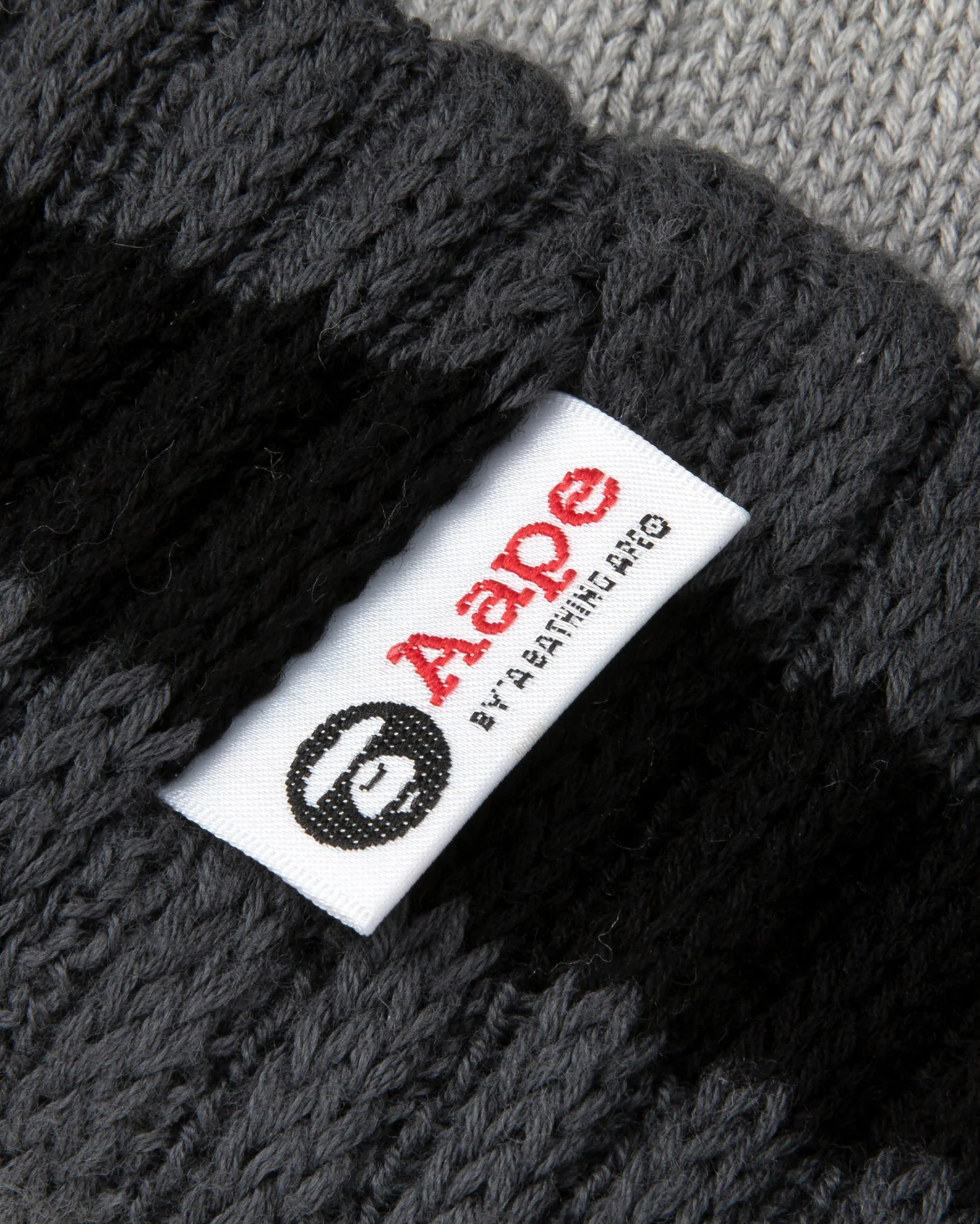 Moonface gradient pom pom beanie - Image 10