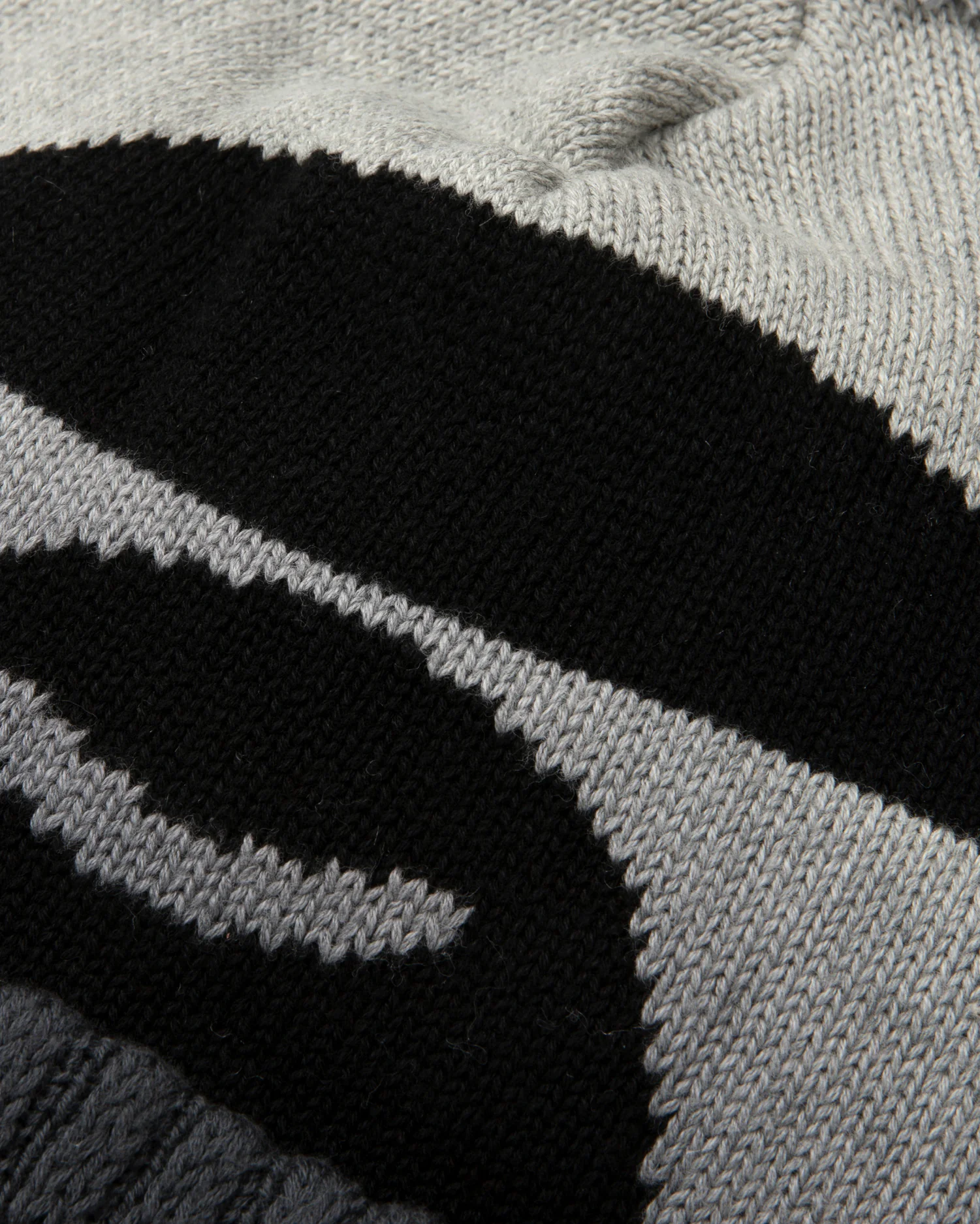 Moonface gradient pom pom beanie - Image 8