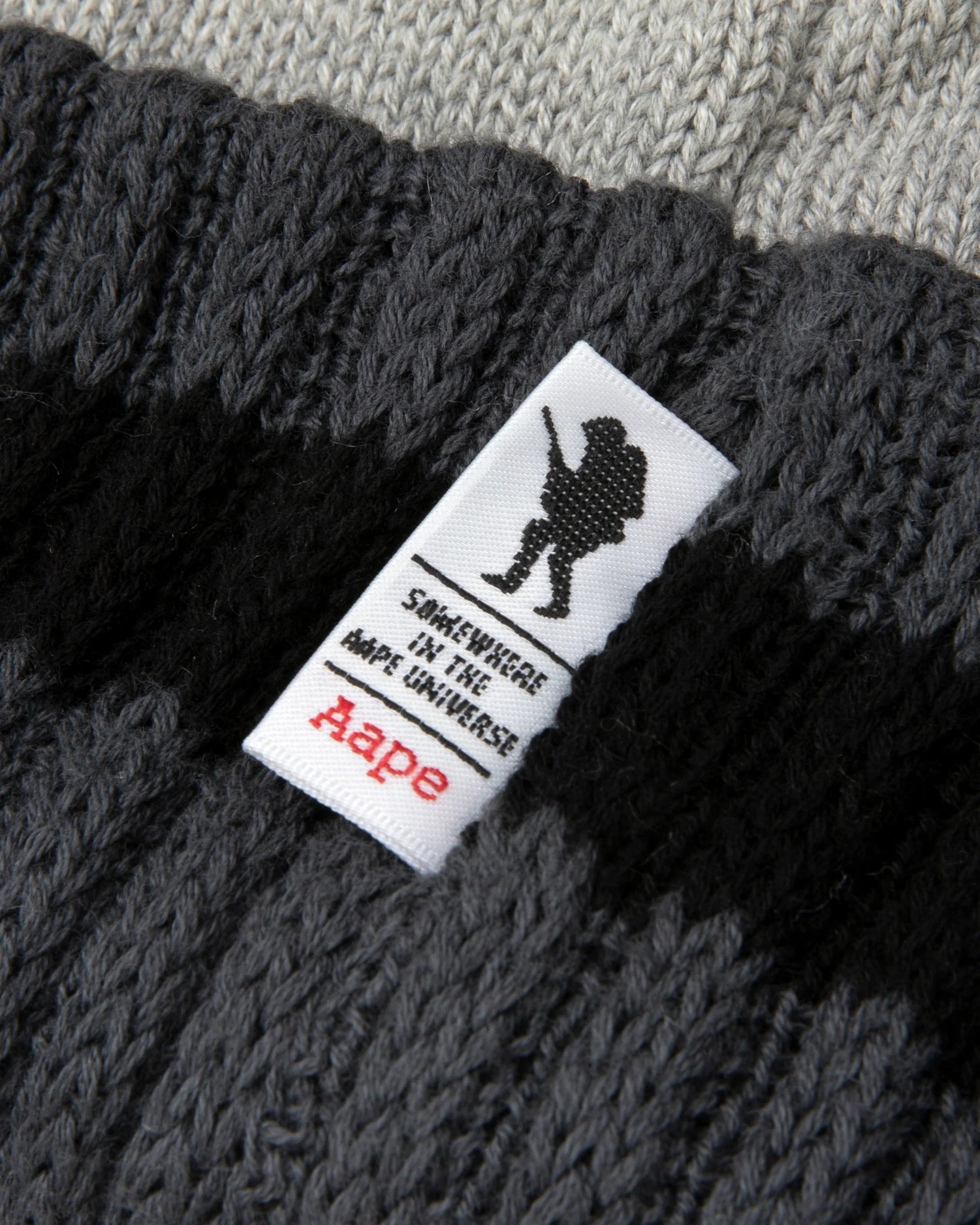 Moonface gradient pom pom beanie - Image 9