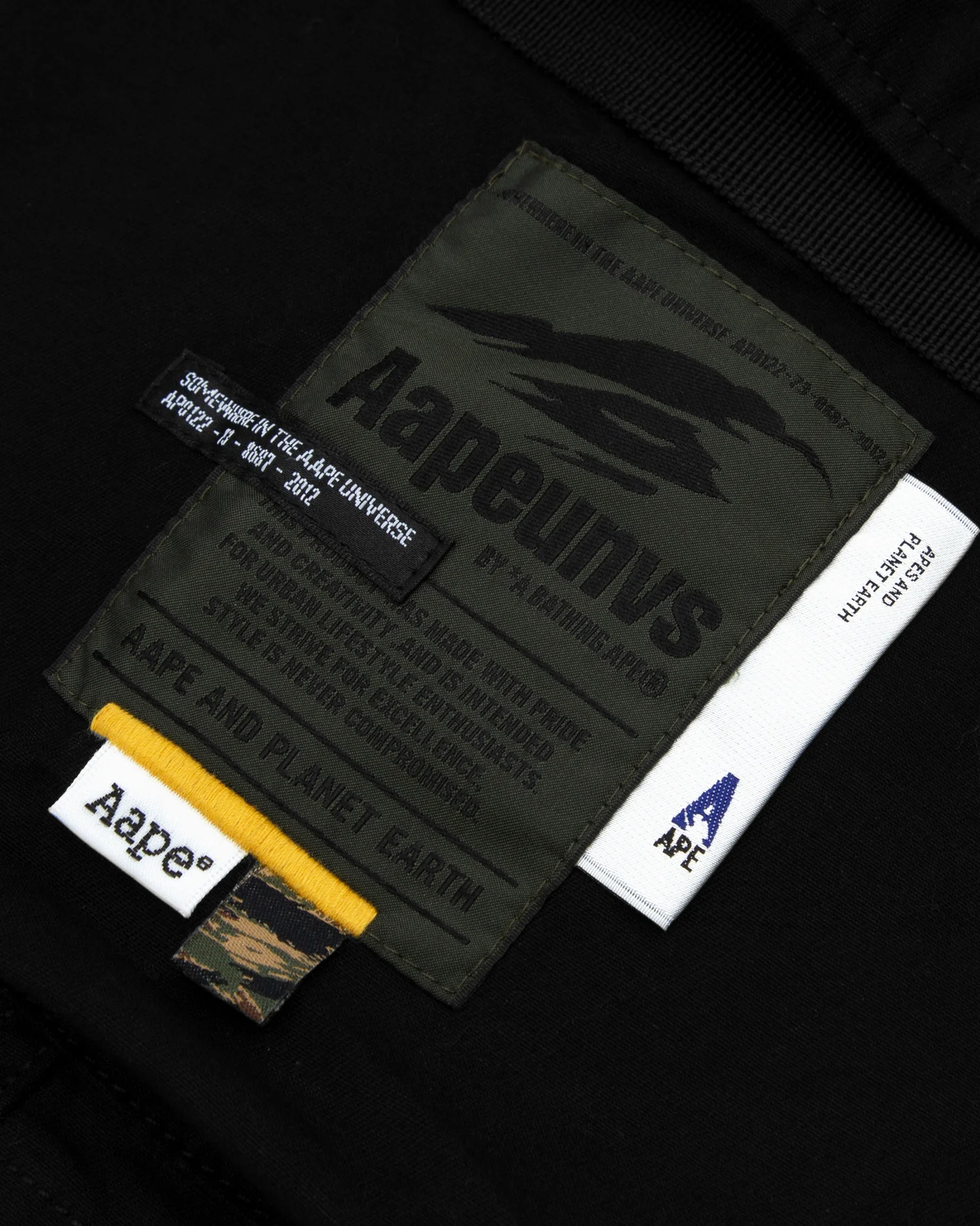 Moonface camo cargo shorts - Image 4