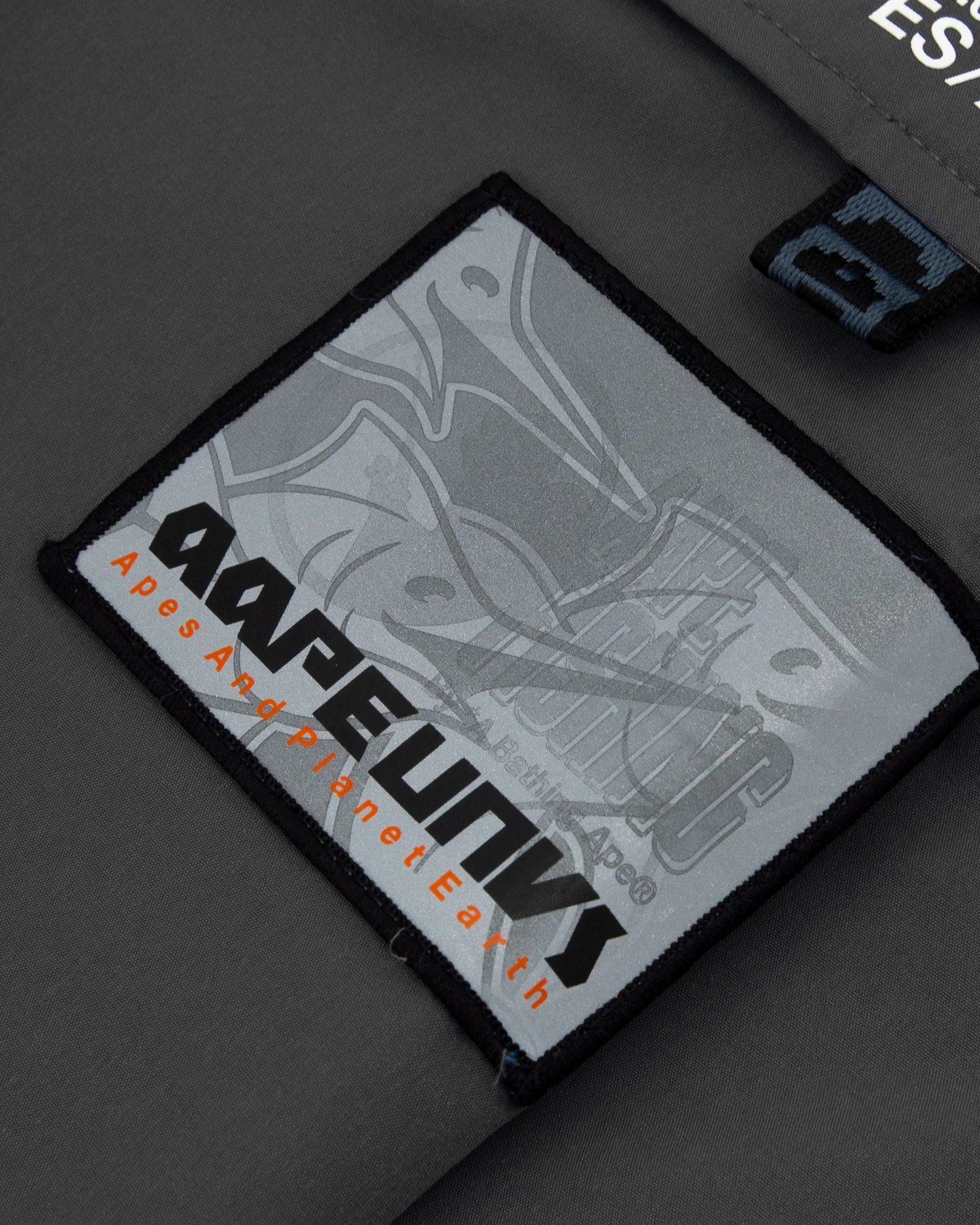 Moonface belted cargo shorts - Image 15