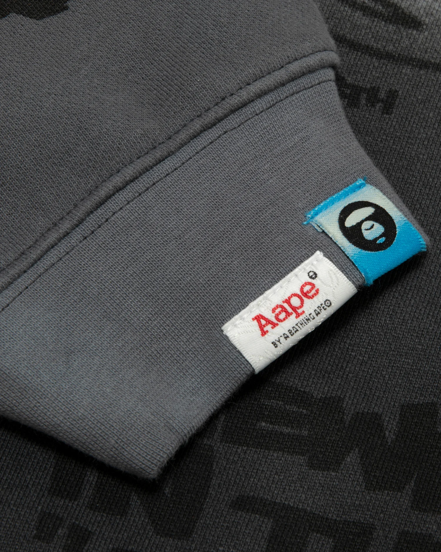 AAPEUNVS graffiti zip-up hoodie - Image 3