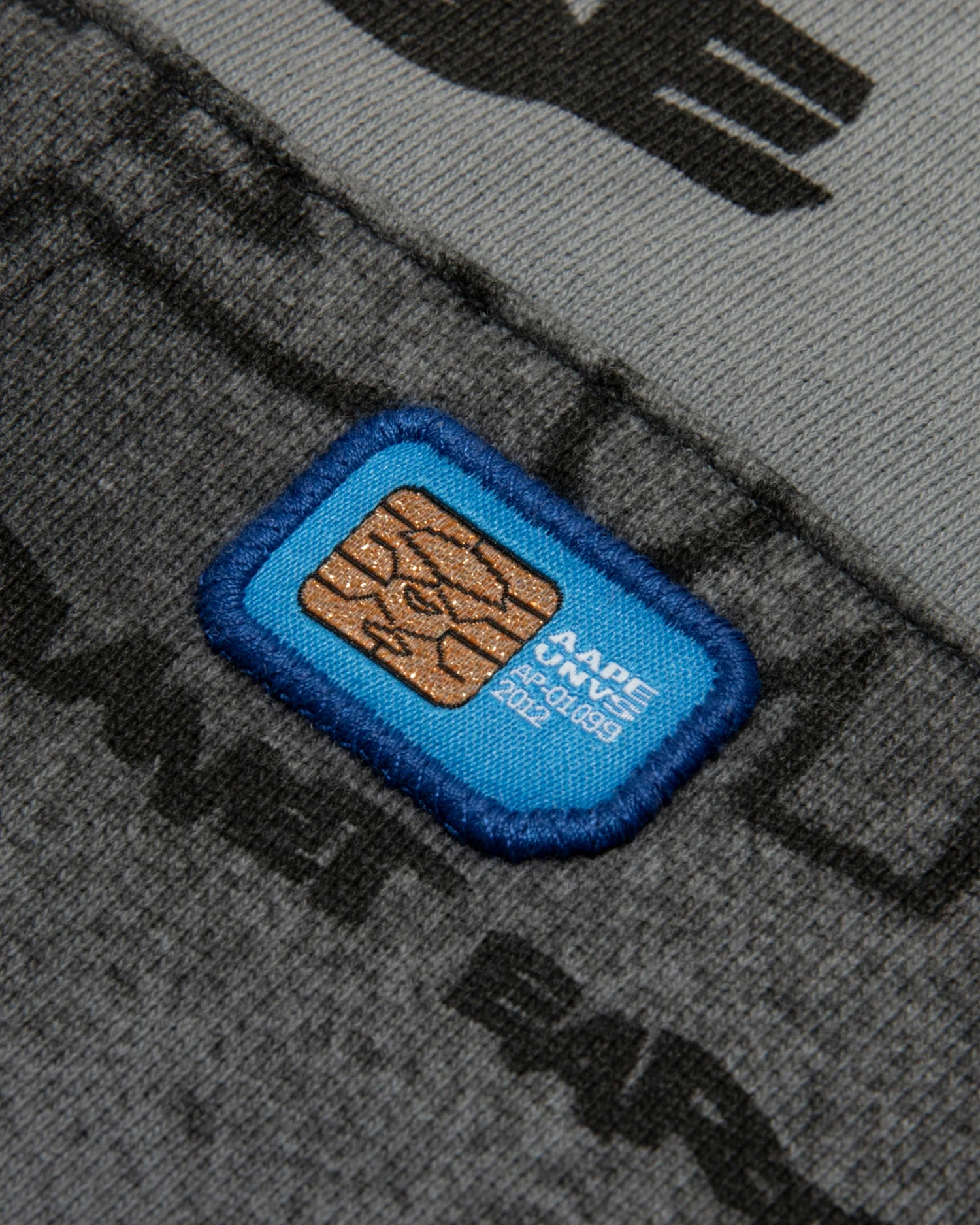 AAPEUNVS graffiti zip-up hoodie - Image 4